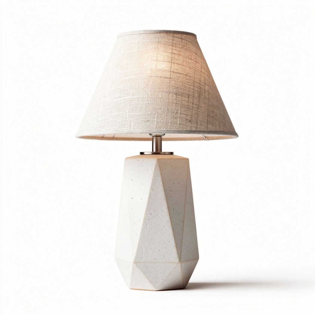 Lampe de table géométrique en béton et tissu beige 24 x 24 x 50cm