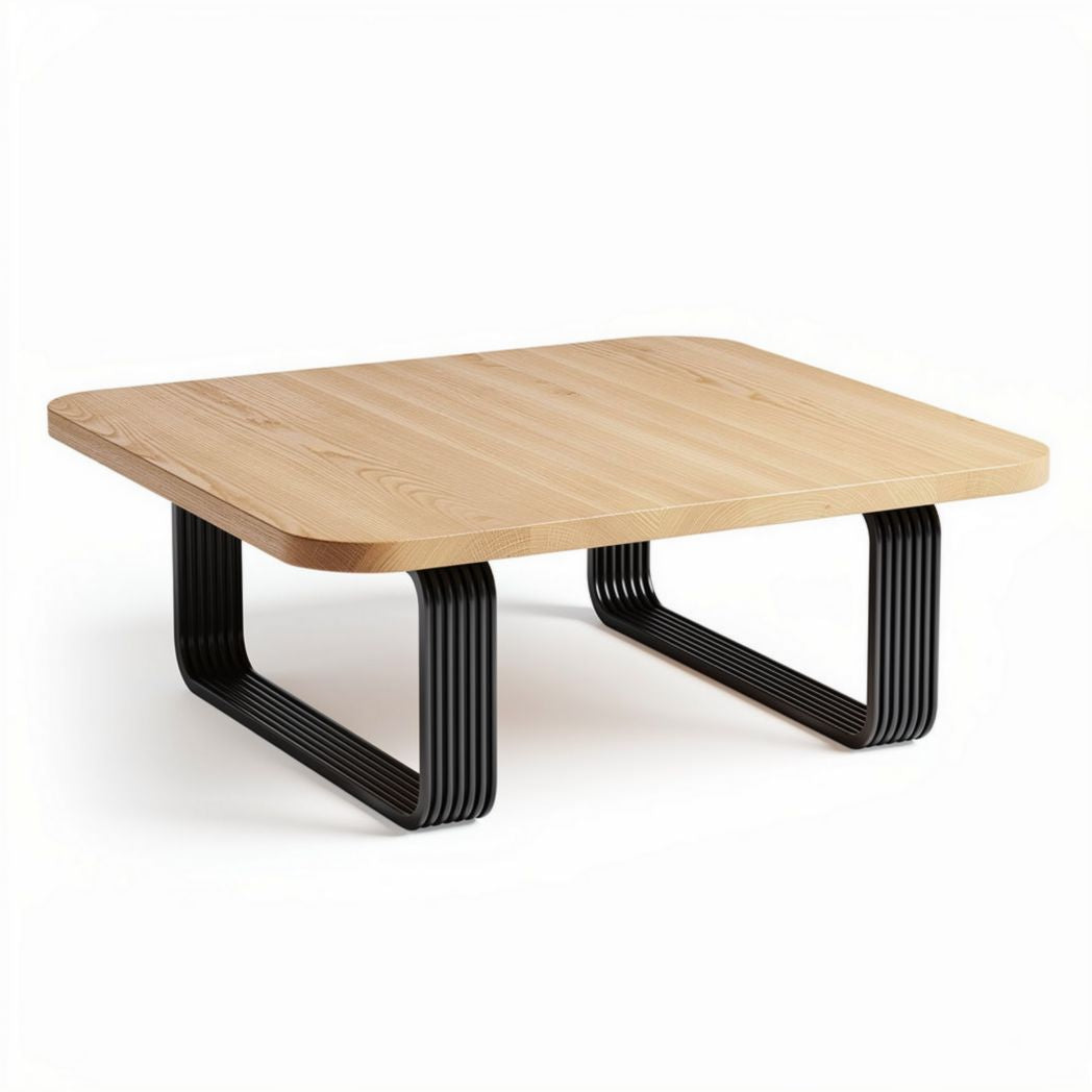 Table basse en bois clair avec structure en métal noir 100 x 60 x 40cm